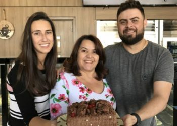 2019. Crédito: Lorenzo Fabri/Divulgação. Favas Contadas. Cleusa Maria da Silva (c), dona do Sodiê Doces com Paula Sgromo e Diego Rabaneda.